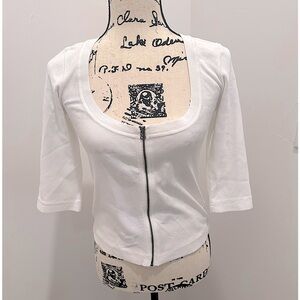Maeve by ANTHROPOLOGIE. Zip front top. NWOT. Size S. Never worn. Stretchy